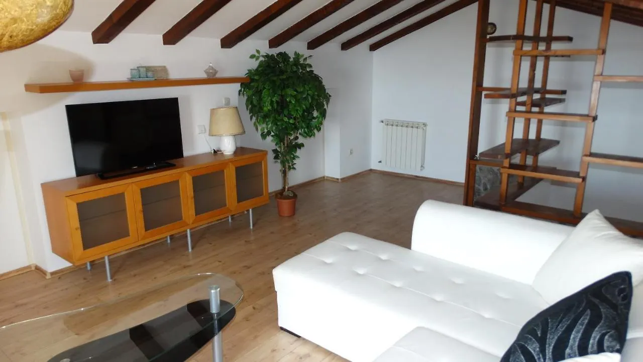 Almar Apartment Jusici