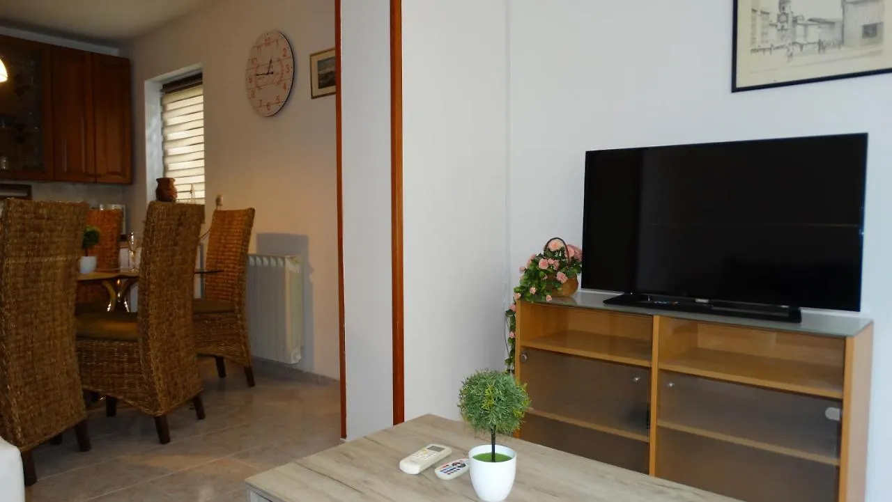 Almar Apartment Jusici 0*,