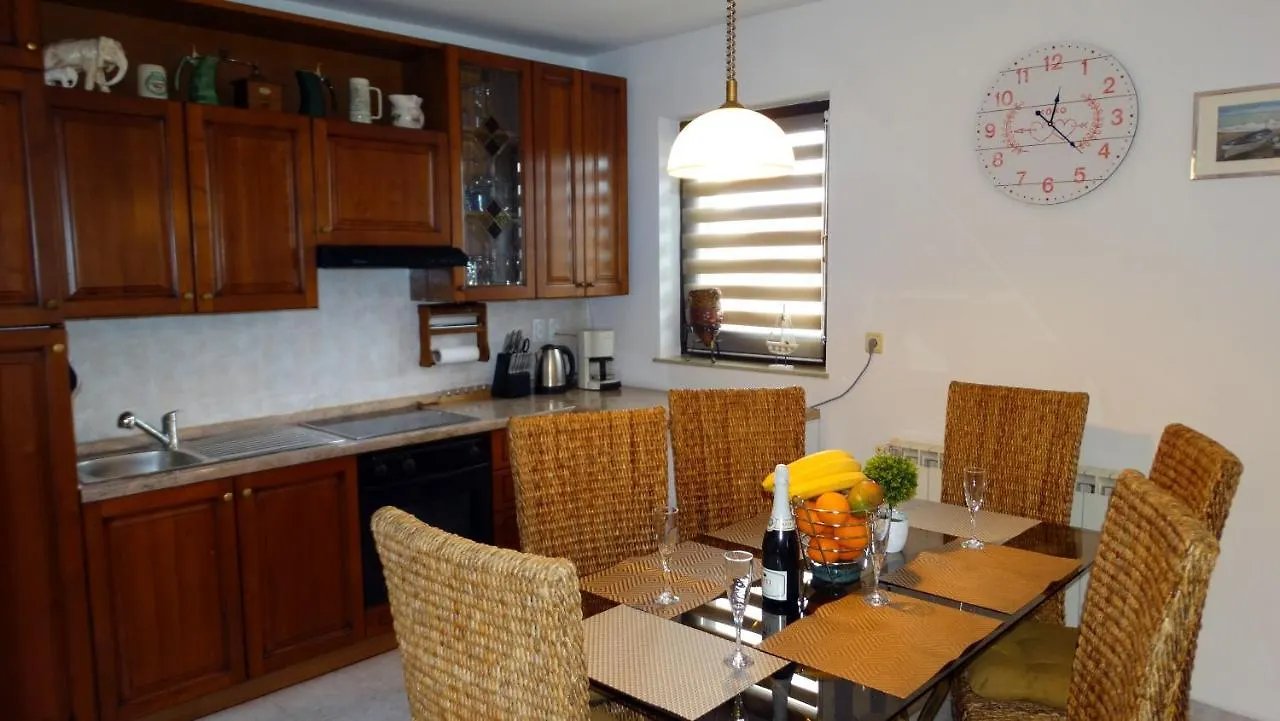 Almar Apartment Jusici